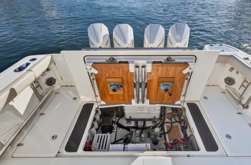 Slide: The Image of Boston Whaler 405 CONQUEST 2021 - 53