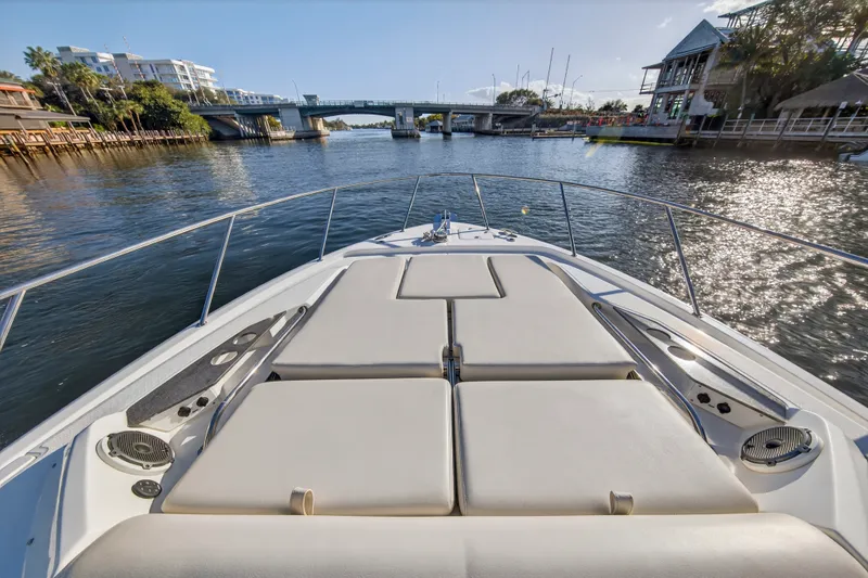 Slide: The Image of Boston Whaler 405 CONQUEST 2021 - 76