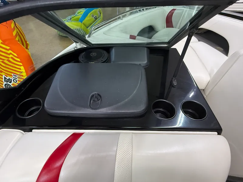 Slide: The Image of Malibu WAKESETTER 2002 - 14