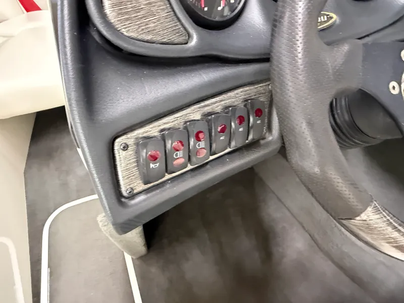 Slide: The Image of Malibu WAKESETTER 2002 - 15