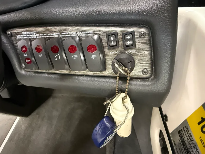 Slide: The Image of Malibu WAKESETTER 2002 - 16