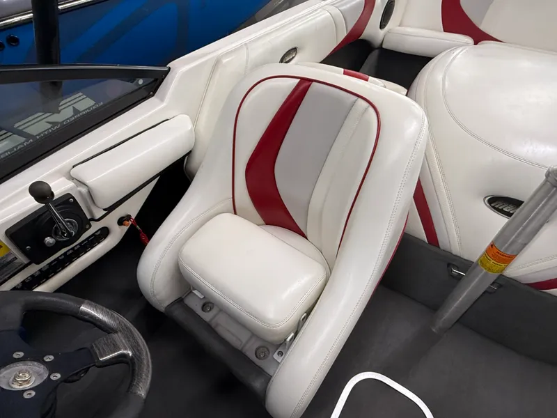 Slide: The Image of Malibu WAKESETTER 2002 - 18