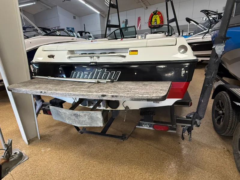 Slide: The Image of Malibu WAKESETTER 2002 - 2