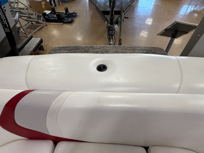 Slide: The Image of Malibu WAKESETTER 2002 - 21