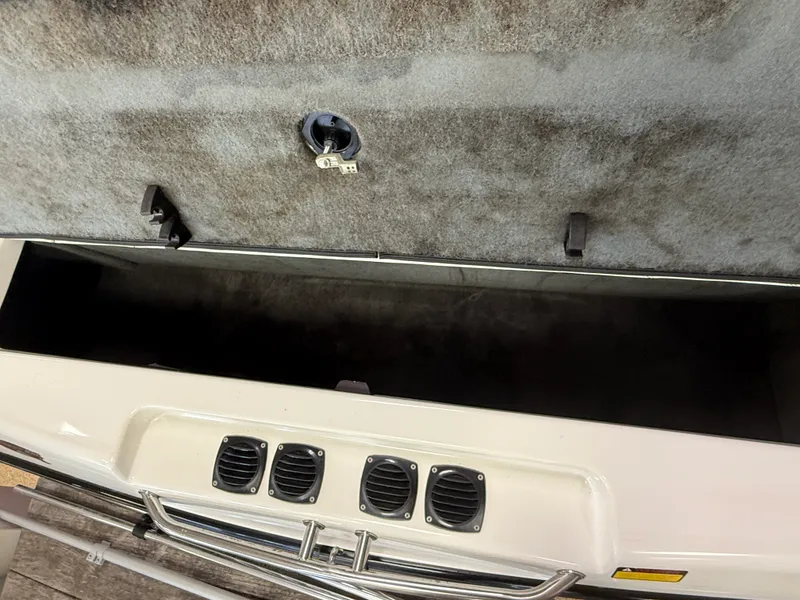 Slide: The Image of Malibu WAKESETTER 2002 - 22