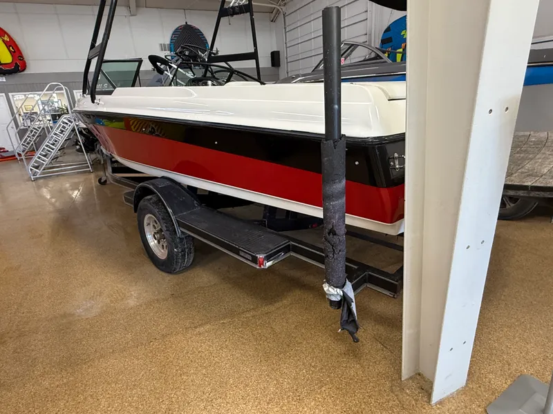 Slide: The Image of Malibu WAKESETTER 2002 - 24