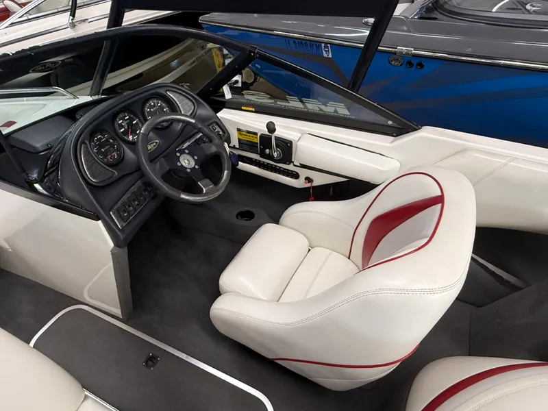 Slide: The Image of Malibu WAKESETTER 2002 - 5