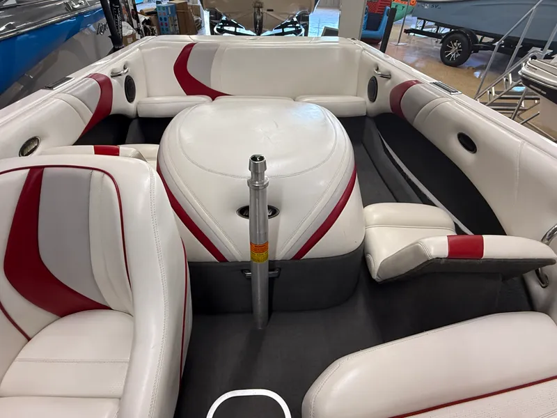 Slide: The Image of Malibu WAKESETTER 2002 - 8