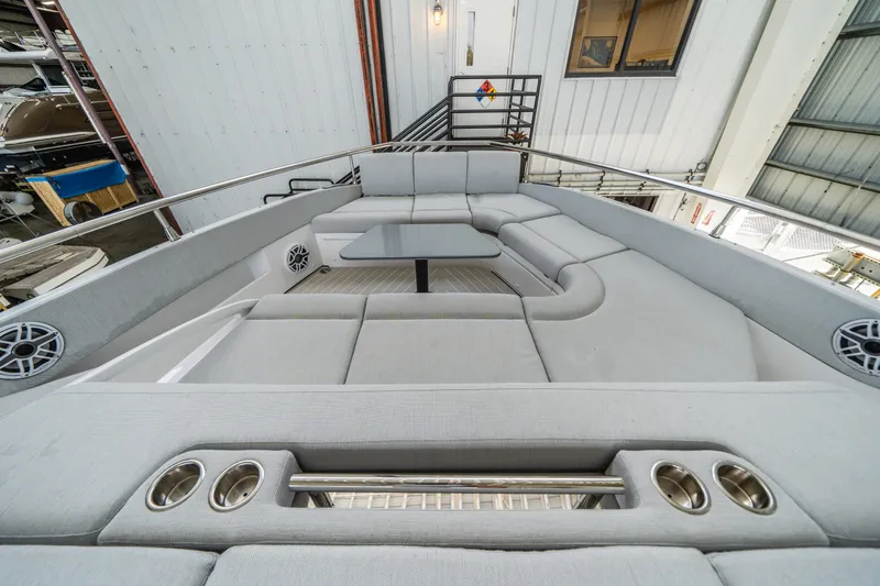 Slide: The Image of Azimut VERVE 47 2022 - 12