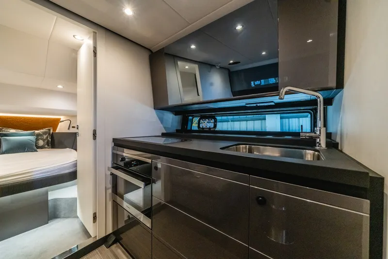 Slide: The Image of Azimut VERVE 47 2022 - 16