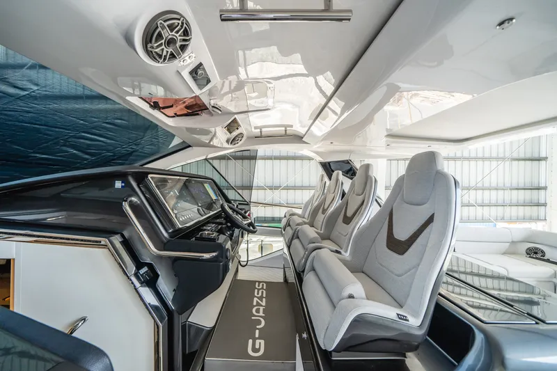 Slide: The Image of Azimut VERVE 47 2022 - 3