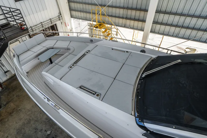 Slide: The Image of Azimut VERVE 47 2022 - 9