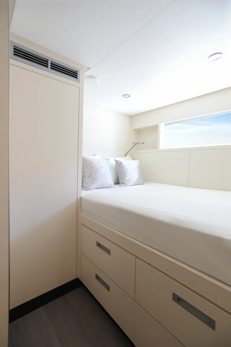 Slide: The Image of Ocean Alexander 28L 2026 - 34