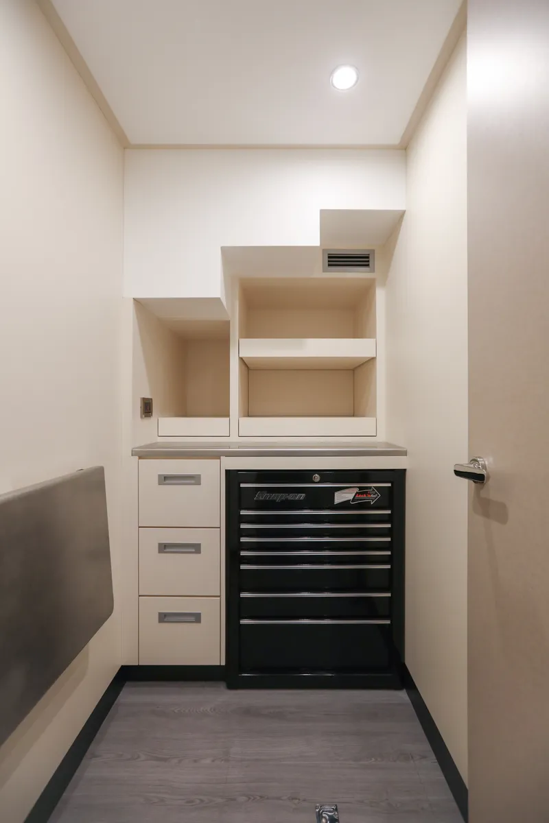 Slide: The Image of Ocean Alexander 28L 2026 - 36