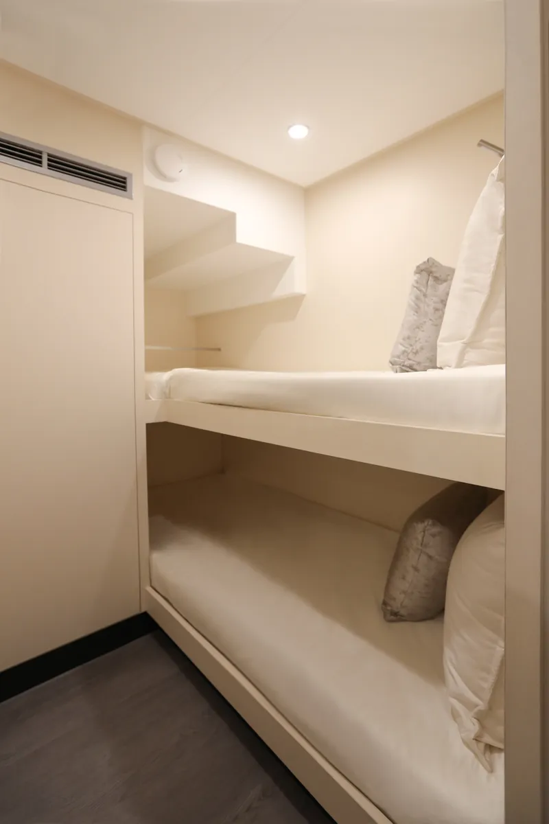 Slide: The Image of Ocean Alexander 28L 2026 - 38