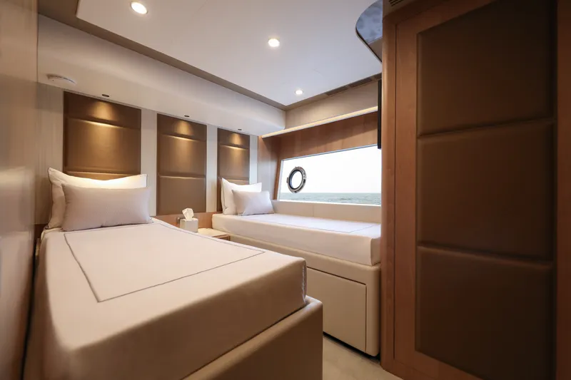 Slide: The Image of Ocean Alexander 28L 2026 - 75