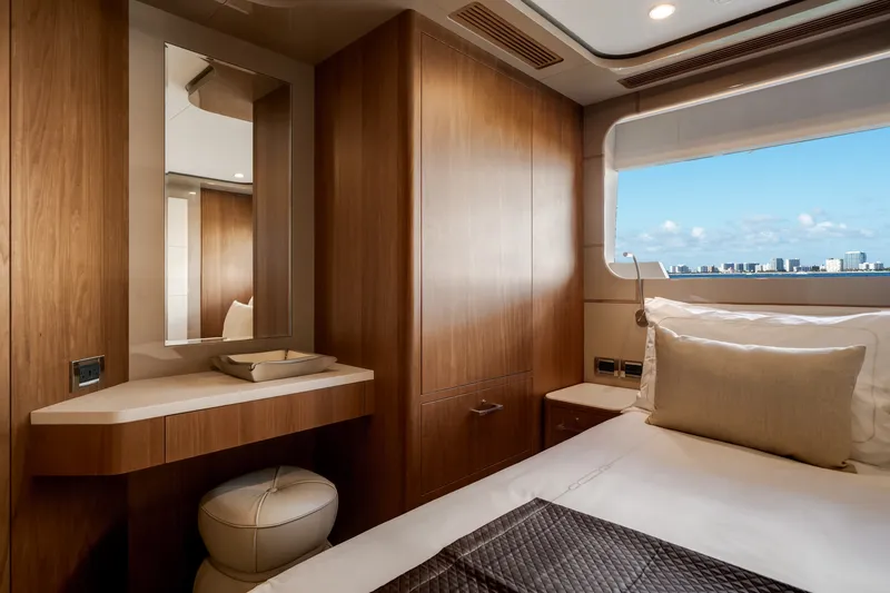 Slide: The Image of Ocean Alexander 30R 2026 - 11