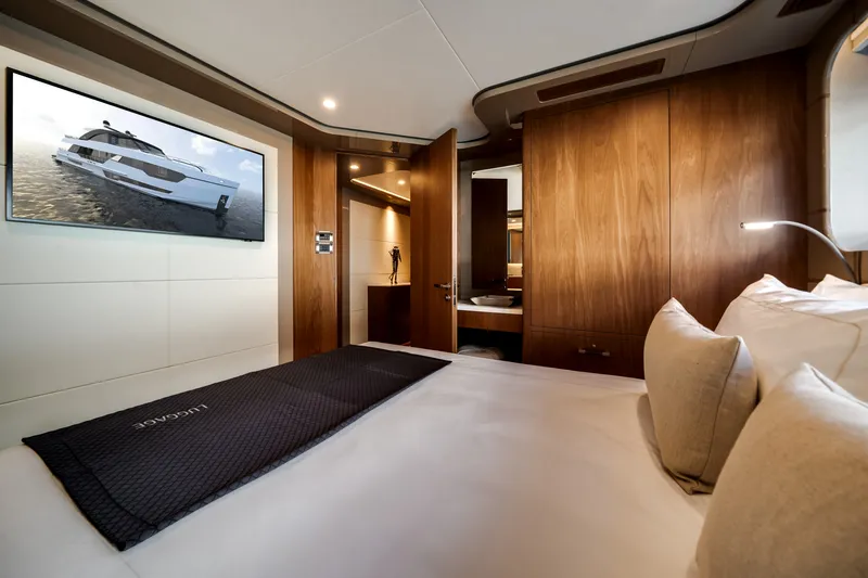 Slide: The Image of Ocean Alexander 30R 2026 - 12