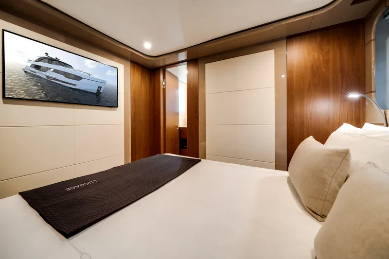 Slide: The Image of Ocean Alexander 30R 2026 - 17