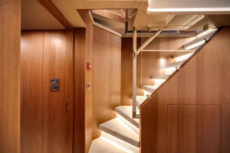 Slide: The Image of Ocean Alexander 30R 2026 - 23