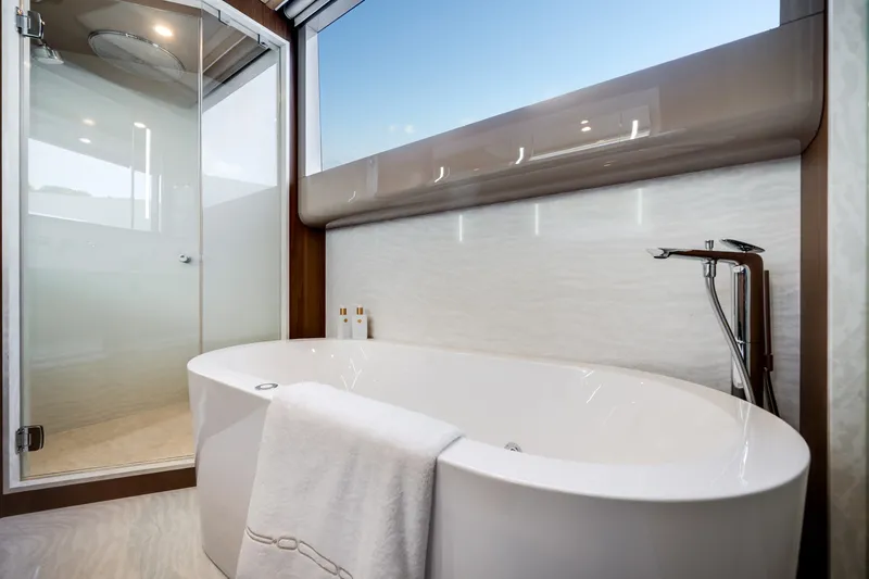 Slide: The Image of Ocean Alexander 30R 2026 - 30