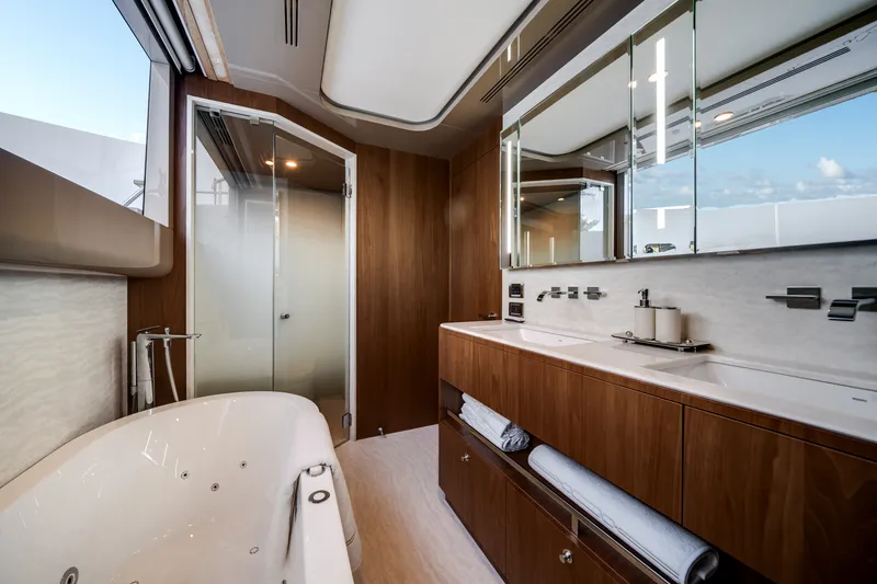 Slide: The Image of Ocean Alexander 30R 2026 - 33