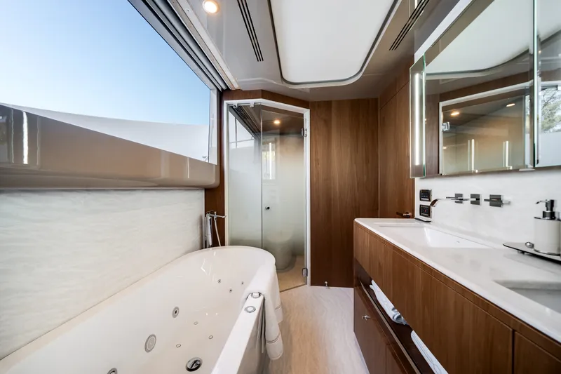 Slide: The Image of Ocean Alexander 30R 2026 - 34