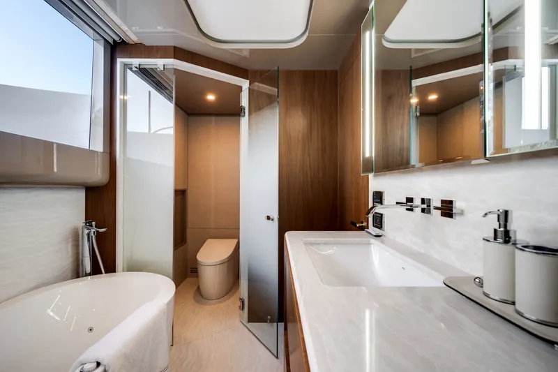 Slide: The Image of Ocean Alexander 30R 2026 - 35