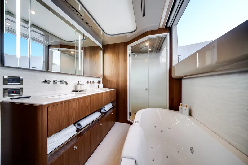 Slide: The Image of Ocean Alexander 30R 2026 - 36