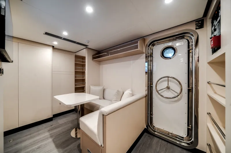 Slide: The Image of Ocean Alexander 30R 2026 - 70