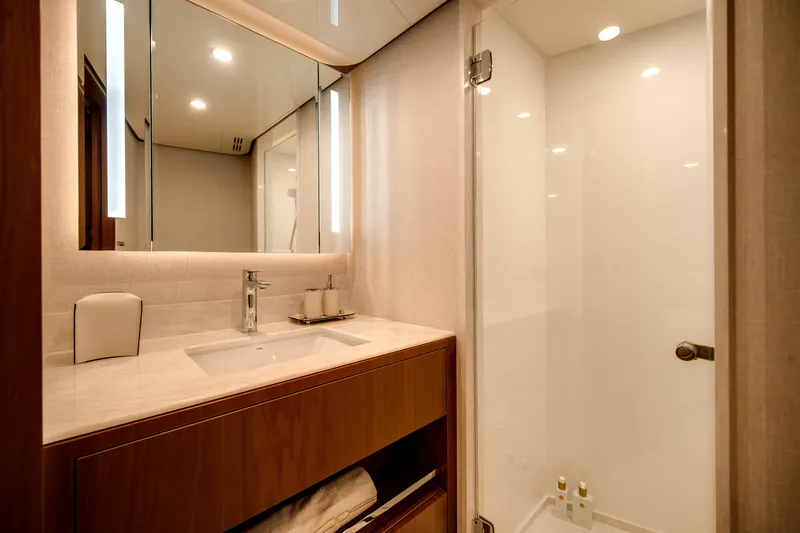 Slide: The Image of Ocean Alexander 30R 2026 - 8