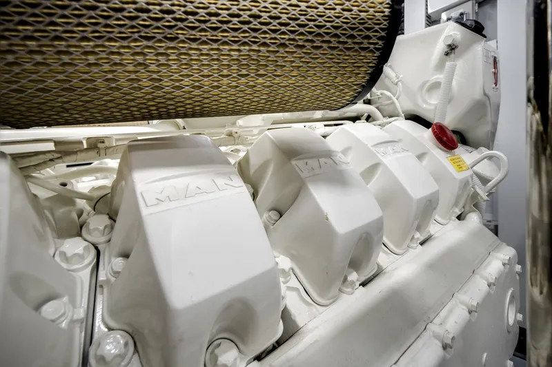 Slide: The Image of Ocean Alexander 30R 2026 - 80