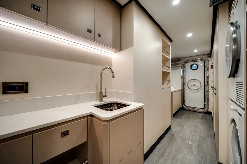 Slide: The Image of Ocean Alexander 30R 2026 - 87