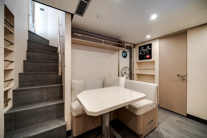 Slide: The Image of Ocean Alexander 30R 2026 - 88