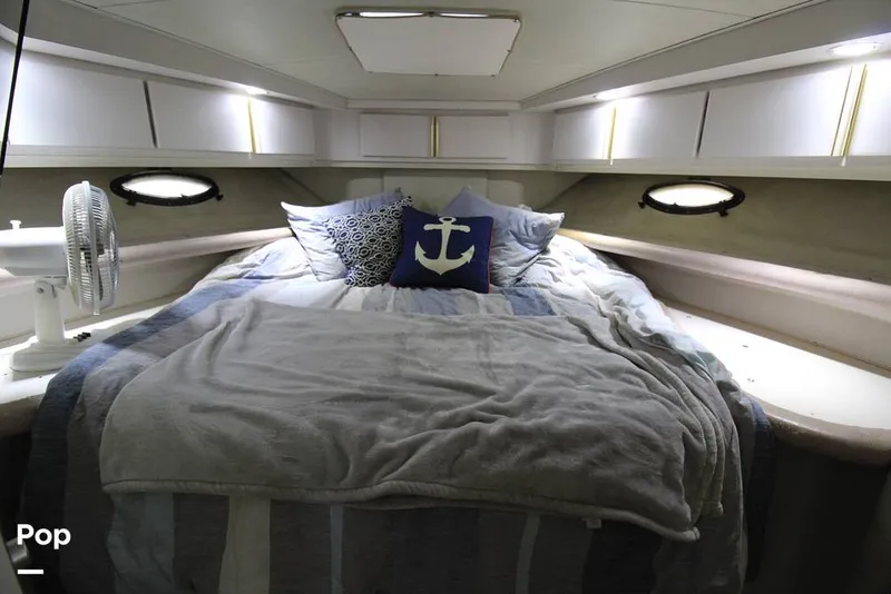 Slide: The Image of V Berth - 16049364