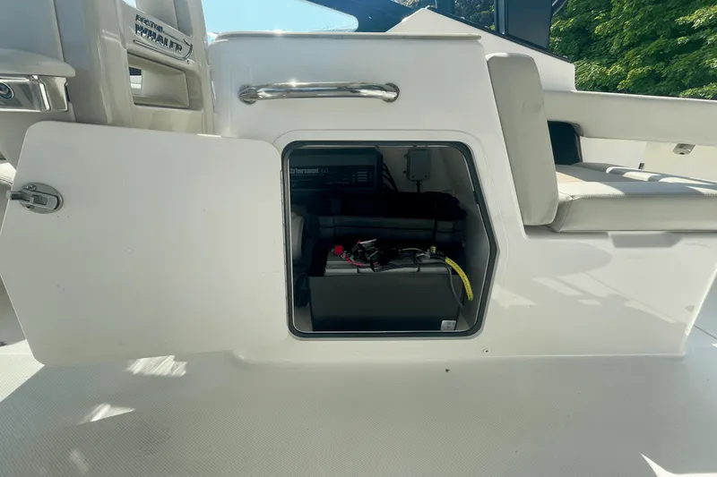 Slide: The Image of Boston Whaler 280 VANTAGE 2022 - 14