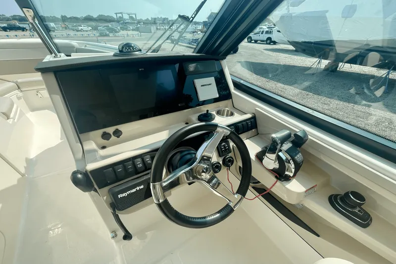 Slide: The Image of Boston Whaler 280 VANTAGE 2022 - 18