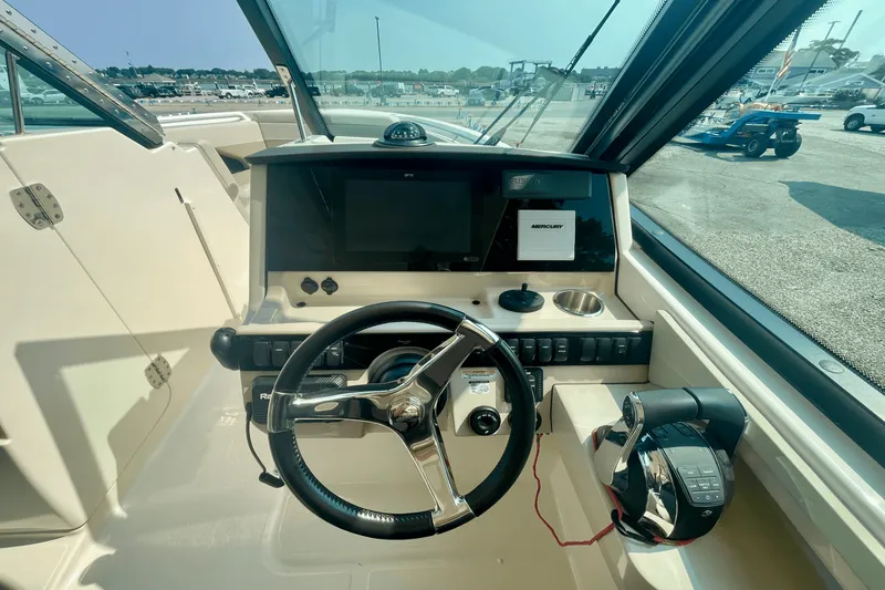 Slide: The Image of Boston Whaler 280 VANTAGE 2022 - 19