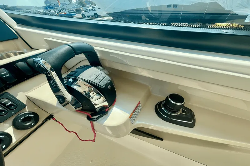 Slide: The Image of Boston Whaler 280 VANTAGE 2022 - 20