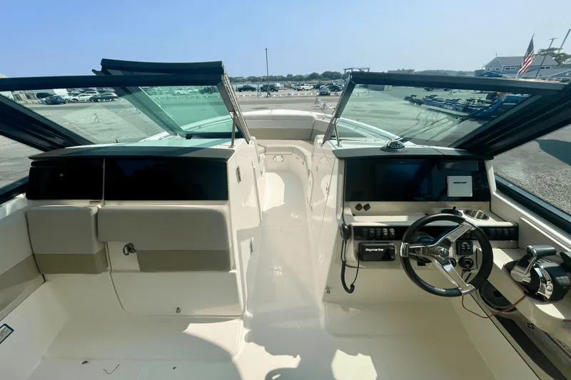 Slide: The Image of Boston Whaler 280 VANTAGE 2022 - 21