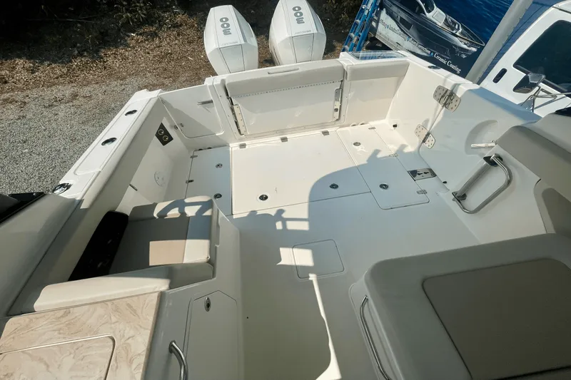 Slide: The Image of Boston Whaler 280 VANTAGE 2022 - 5