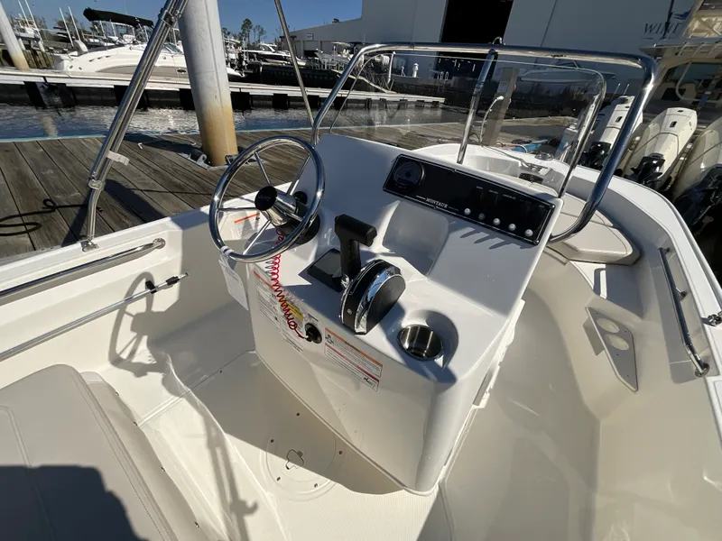 Slide: The Image of Boston Whaler 170 Montauk 2026 - 9