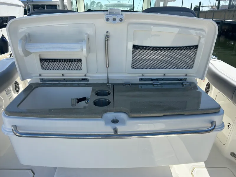 Slide: The Image of Boston Whaler 330 Outrage 2026 - 22
