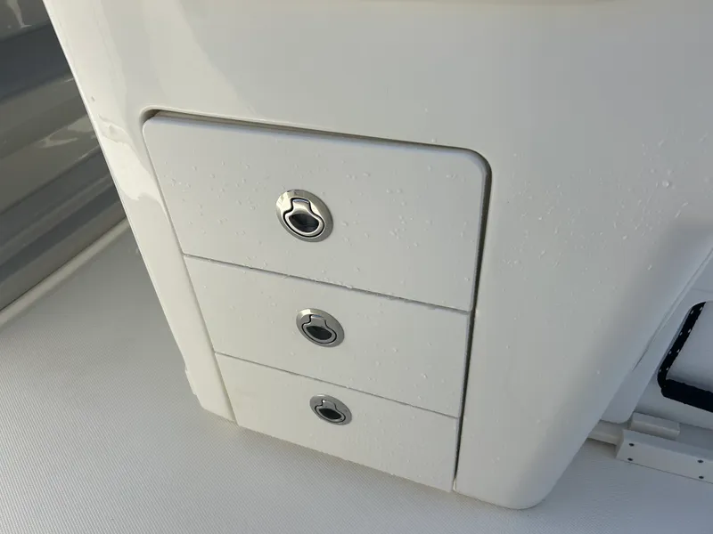 Slide: The Image of Boston Whaler 330 Outrage 2026 - 23