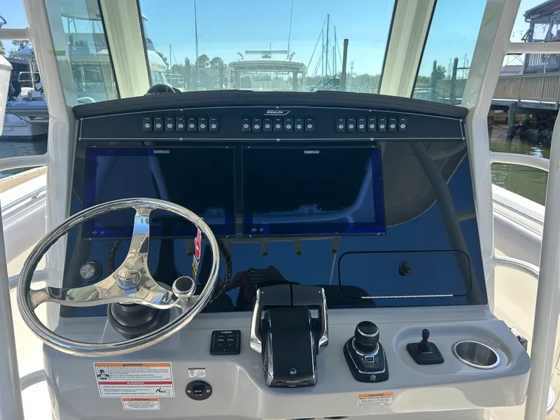 Slide: The Image of Boston Whaler 330 Outrage 2026 - 27