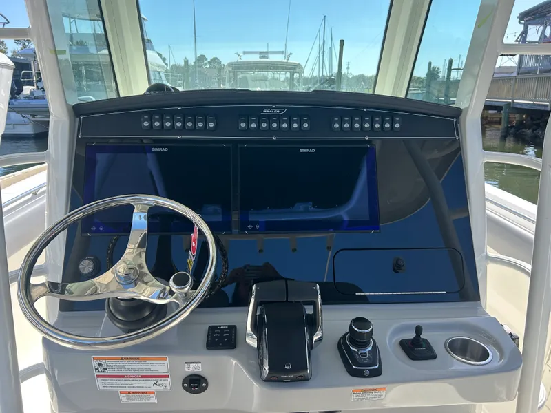 Slide: The Image of Boston Whaler 330 Outrage 2026 - 28