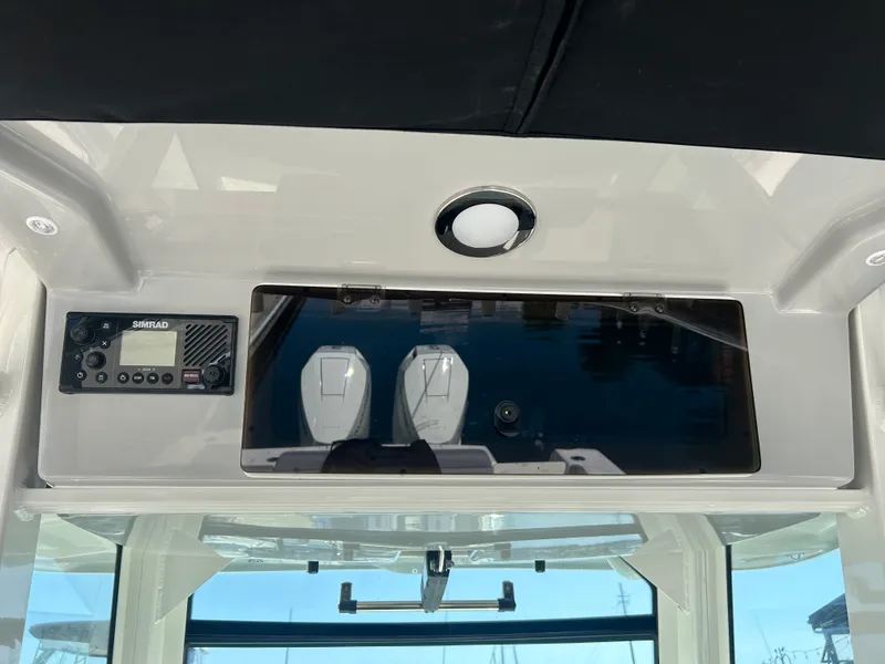 Slide: The Image of Boston Whaler 330 Outrage 2026 - 30