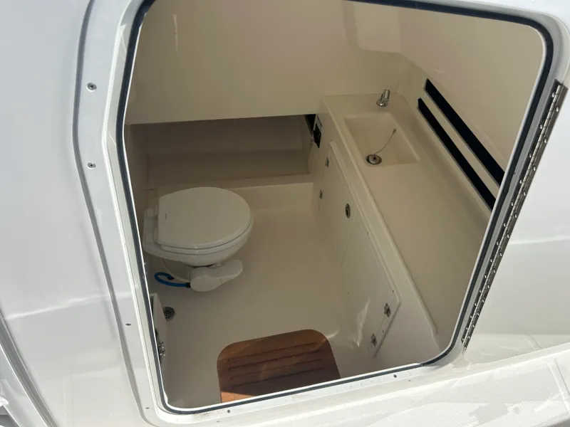 Slide: The Image of Boston Whaler 330 Outrage 2026 - 31