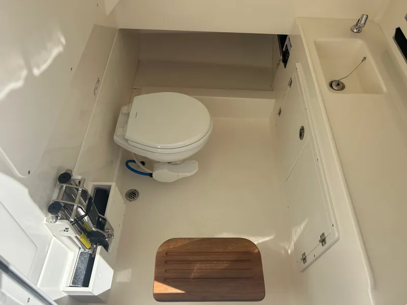 Slide: The Image of Boston Whaler 330 Outrage 2026 - 33