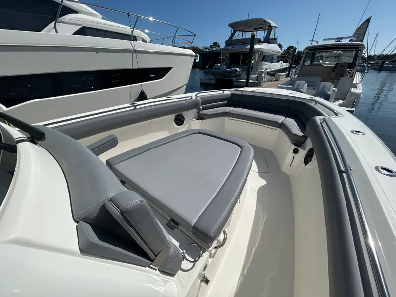 Slide: The Image of Boston Whaler 330 Outrage 2026 - 34